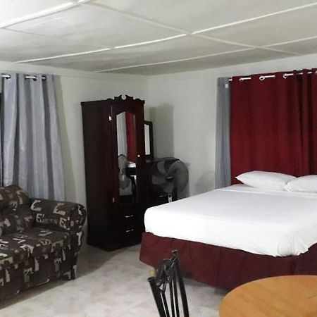Apartments At Westvillage 5 No Ac Low Price Studio Montego Bay Exteriör bild